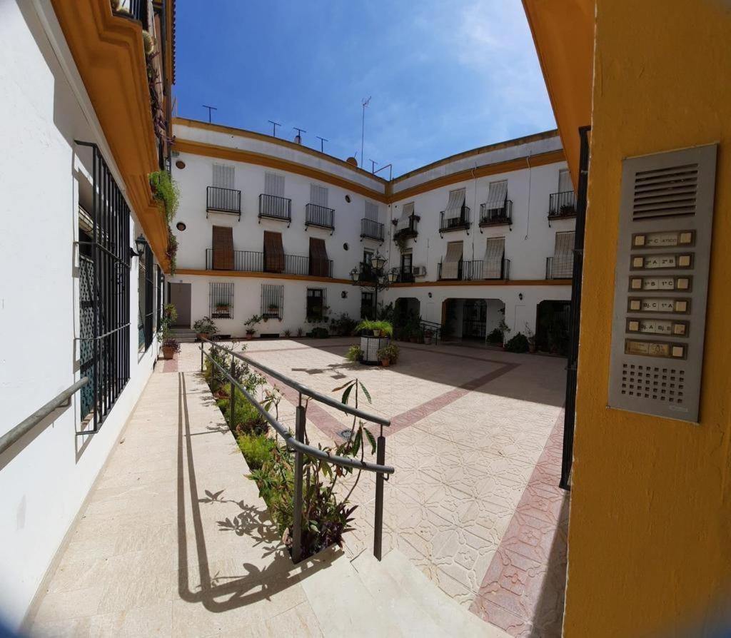 Budget And Cute Rooms With Balcony Sevilla Center Экстерьер фото