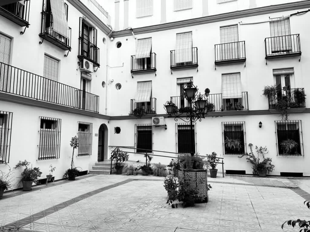 Budget And Cute Rooms With Balcony Sevilla Center Экстерьер фото