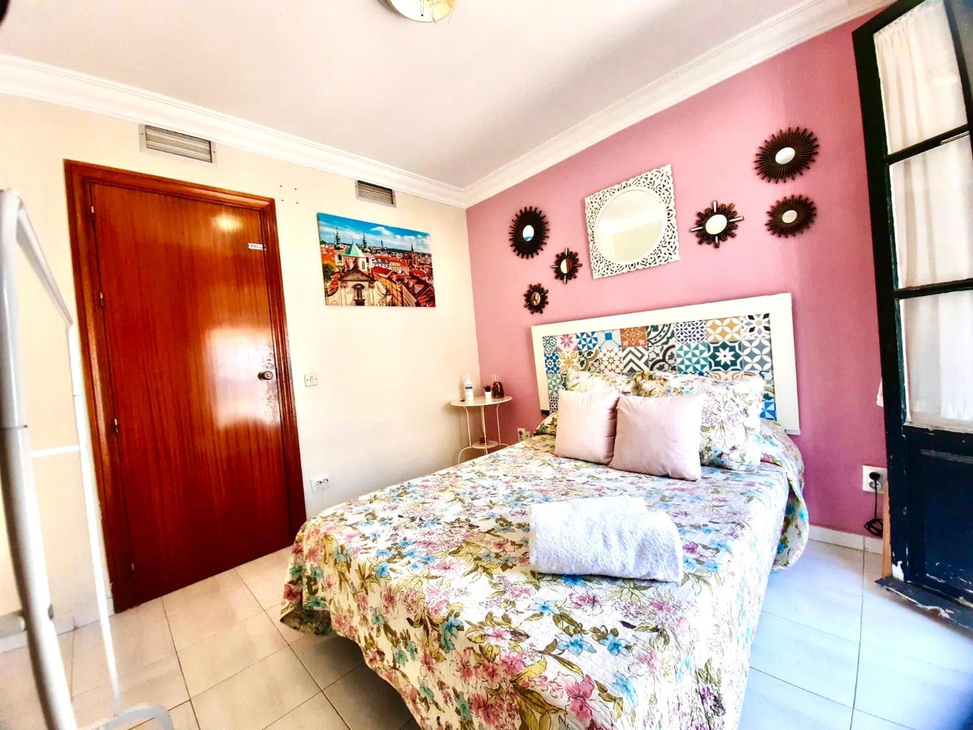 Budget And Cute Rooms With Balcony Sevilla Center Экстерьер фото