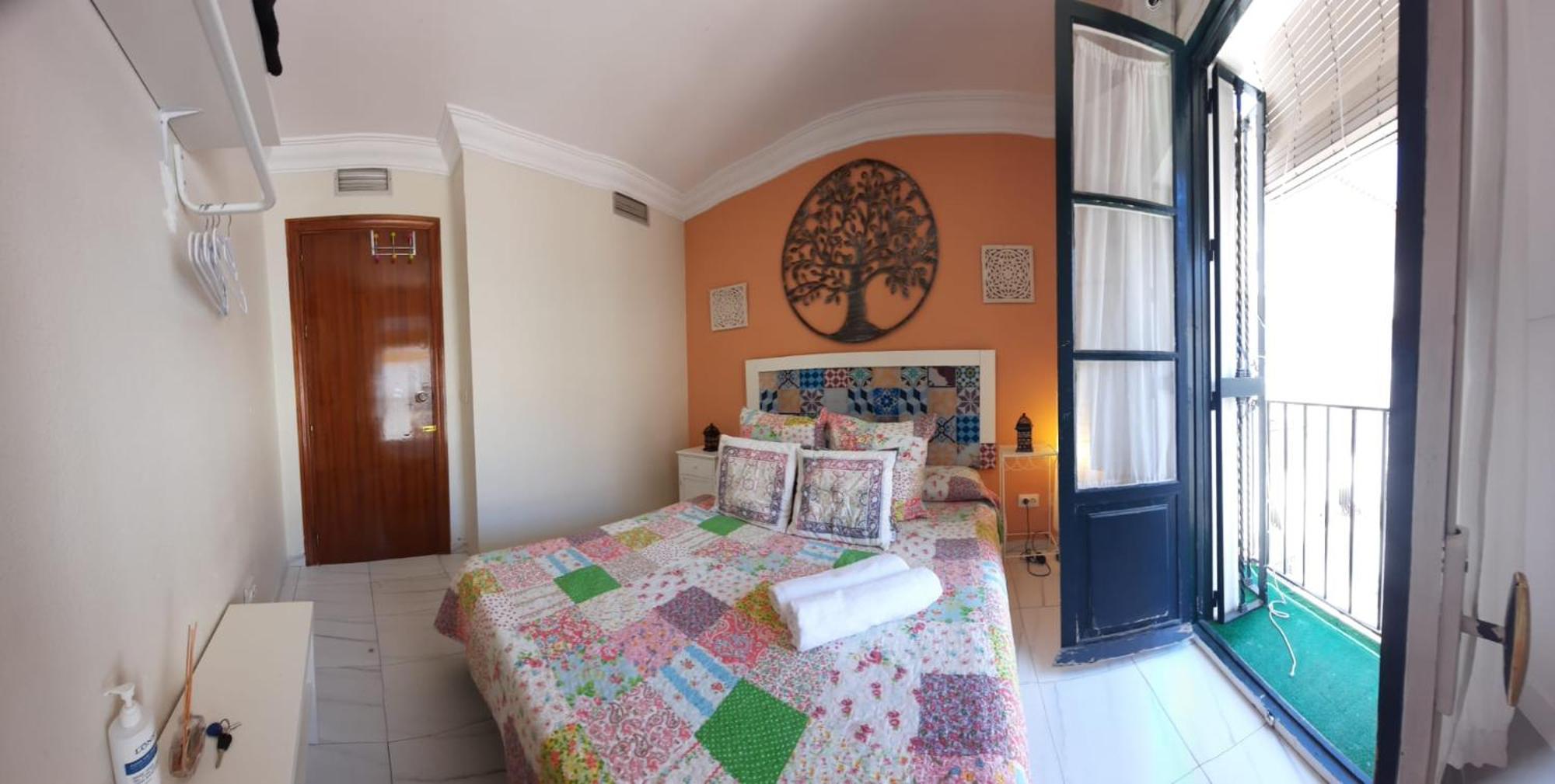 Budget And Cute Rooms With Balcony Sevilla Center Экстерьер фото